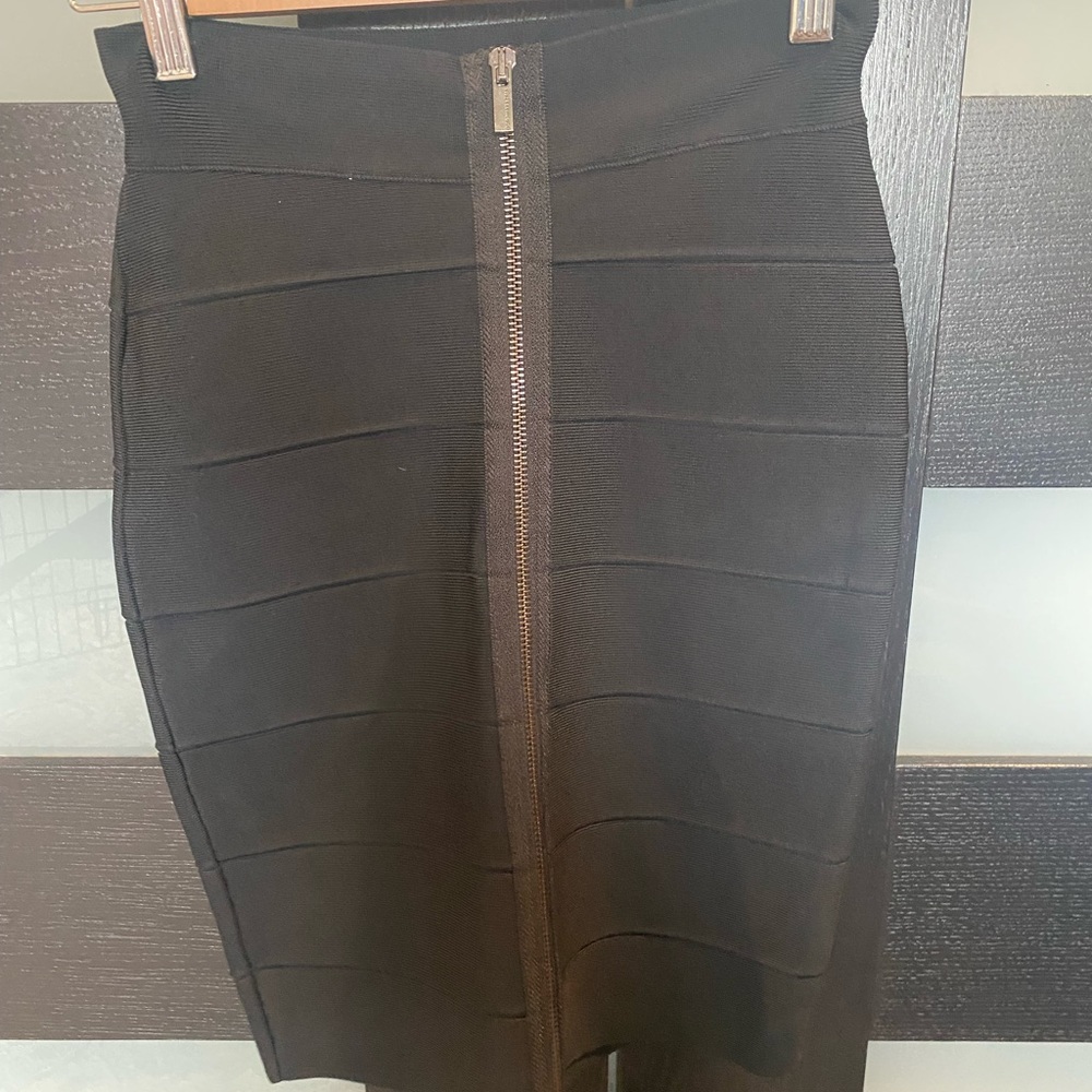 BCBG Pencil skirt! Zipper in the front. Never worn. No tags. Size Small.